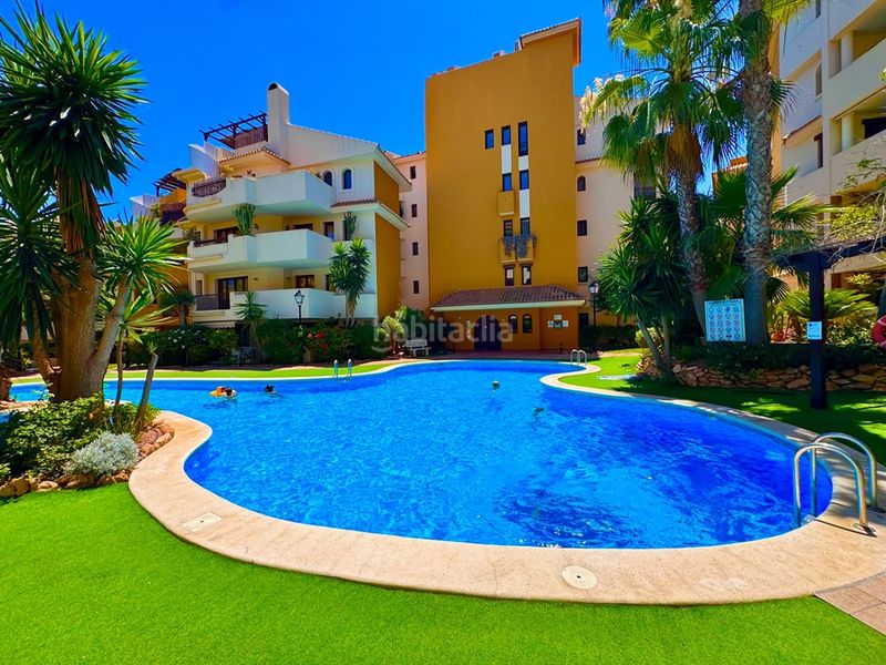 Foto 2126cd60-b5b2-4644-99c3-defcd2b5e795. Apartament amb aparcament piscina a Punta Prima Torrevieja