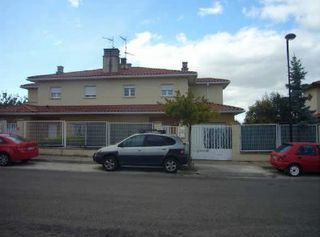 Doppelhaus  Tr navarra. Solvia inmobiliaria  chalet adosado noáin valle de elorznoain el
