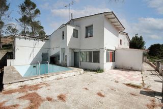 Chalet  C/ de sant pau. Solvia inmobiliaria  chalet independiente sant esteve sesrovires