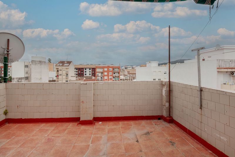 Foto 503ad9df-5b3e-42ff-b4ea-140e4fd87ae0. Pis a Corea Gandia