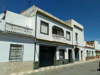 Chalet  C/ americo castro. Solvia inmobiliaria  casa tocina