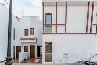 Casa aparellada  C/ oregano. Solvia inmobiliaria  chalet adosado cortegana