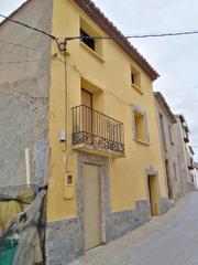 Casa aparellada  C/ nueva. Solvia inmobiliaria  chalet adosado esplús