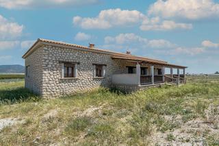 Xalet  C/ paraje de los ojos- los partidores-. Solvia inmobiliaria  chalet independiente caravaca de la cruz