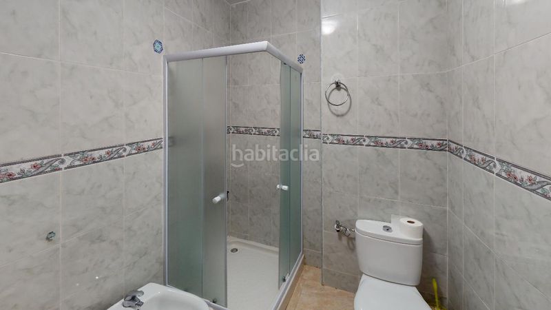 Foto 5ba7a9f7-b252-425c-90df-1c2d31b8ef35. Edifici amb piscina a Cambil
