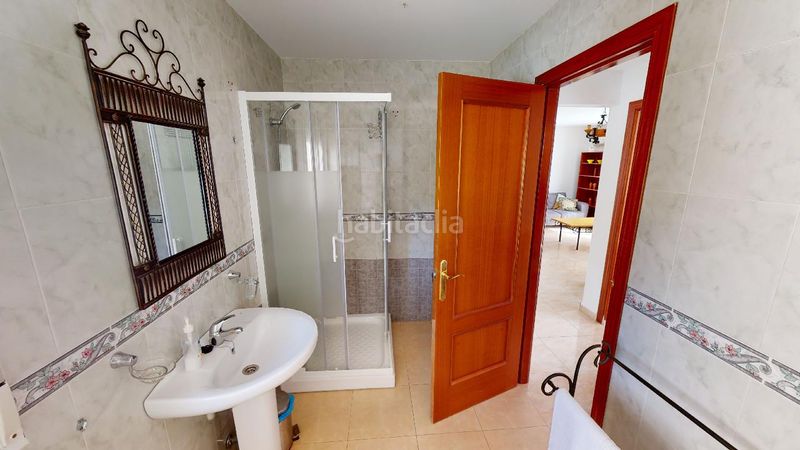 Foto 8bd88554-4beb-4b43-94e6-ec4e096e1e74. Edifici amb piscina a Cambil