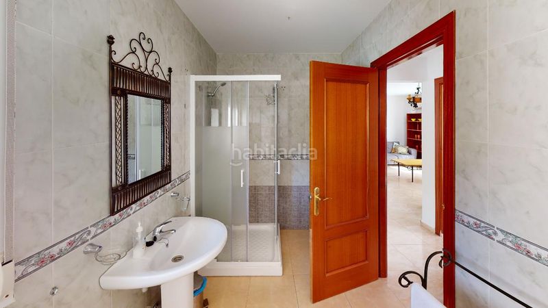 Foto 9746019f-f827-4305-9b9c-39be25bd1e16. Edifici amb piscina a Cambil