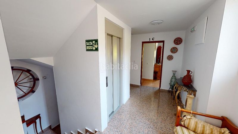 Foto b607877f-ceb0-4c22-aae1-ef0cca28e0e0. Edifici amb piscina a Cambil