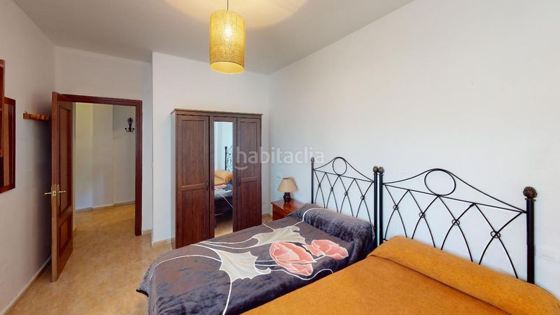 Foto da9a3e0b-493a-4492-bc25-3a3a0ab14456. Edifici amb piscina a Cambil