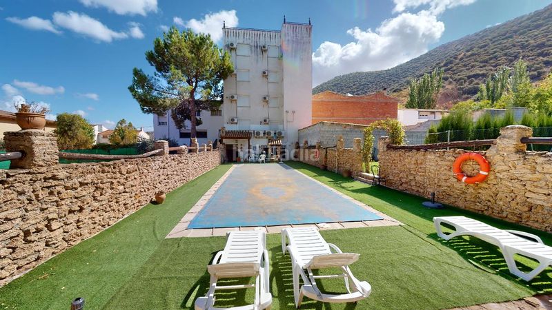 Foto dd6560b5-d372-4a73-a558-099ce82fd09e. Edifici amb piscina a Cambil