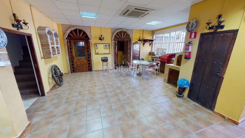 Foto df5d6410-d467-4262-b9de-8c72b3e1755d. Edifici amb piscina a Cambil