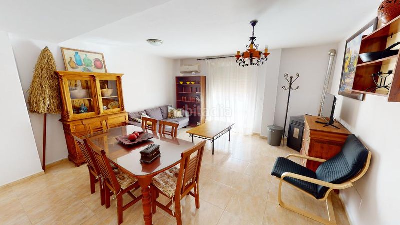 Foto eb72fa6e-93c1-4eed-9660-db0baa6a58df. Edifici amb piscina a Cambil
