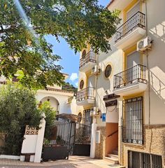 Gebäude  Arbuniel. Solvia inmobiliaria  edificio cambil