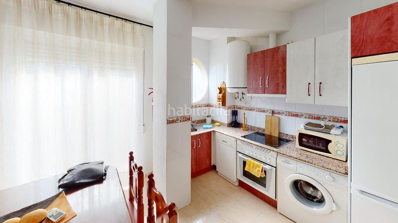 Foto f37a3537-2bd7-4f7e-bc89-39b063292e4e. Edifici amb piscina a Cambil