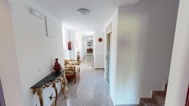 Foto f6621d4a-669e-44b7-9c9d-12033553e4c7. Edifici amb piscina a Cambil