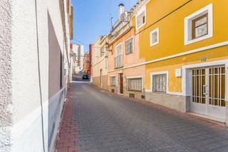 Casa aparellada  C/ de la cárcel. Solvia inmobiliaria  chalet adosado bullas