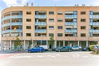 Local commercial  Av torre de la vila. Solvia inmobiliaria  locales sant boi de llobregat