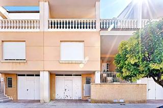 Casa aparellada  Av villena. Solvia inmobiliaria  chalet adosado cañada