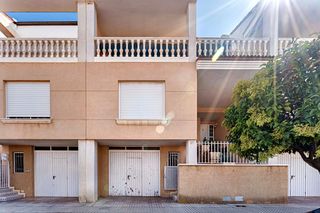Casa a schiera in Av villena. Solvia inmobiliaria - chalet adosado cañada