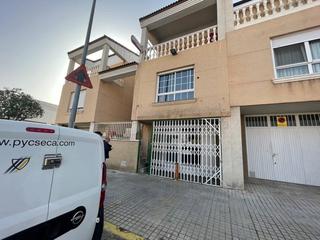 Maison jumelée  C/ villena. Solvia inmobiliaria  chalet adosado cañada
