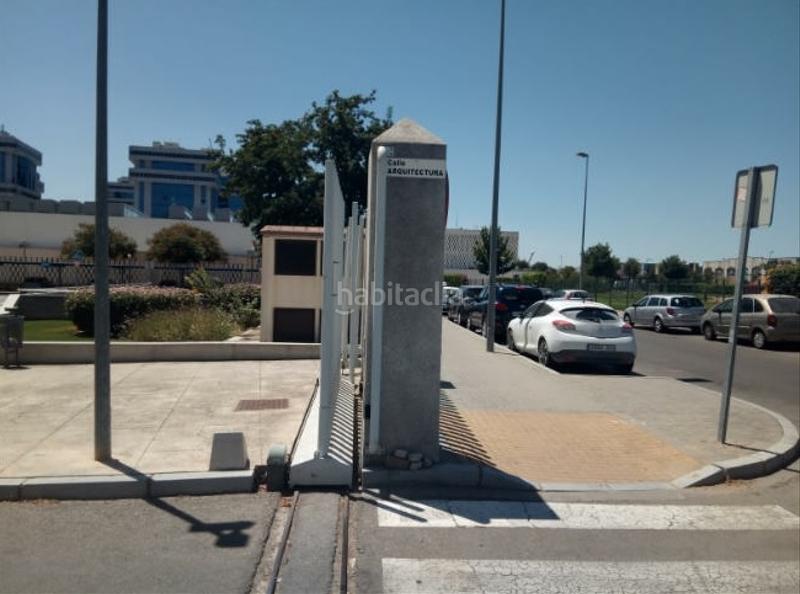 Foto 472006e5-5056-4de3-83d3-209250a88c80. Office space with parking in San Jerónimo - La Bachillera Sevilla