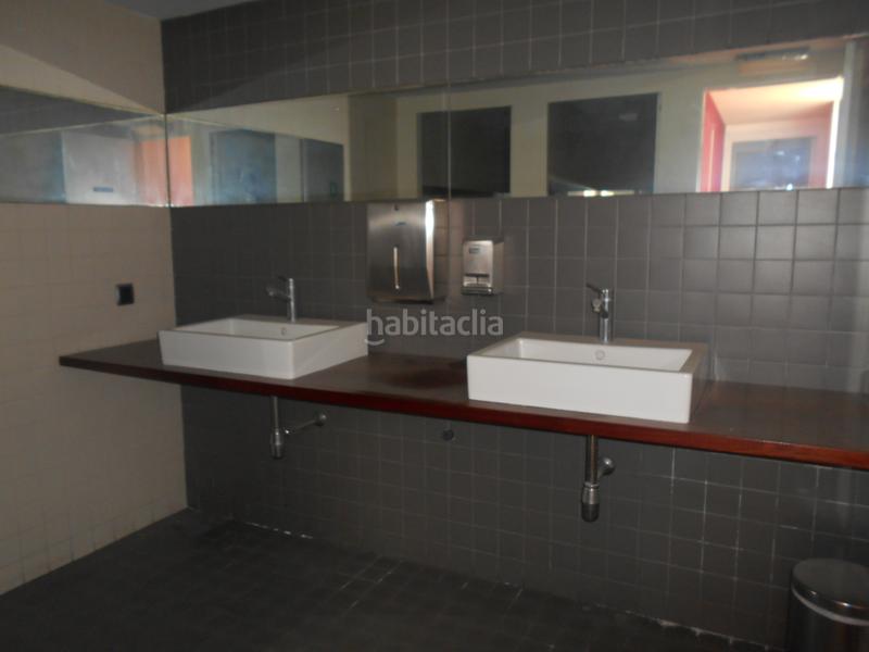 Foto 0be37e8e-32d2-43ac-a526-a99569a01fc6. Édifice dans Torelló