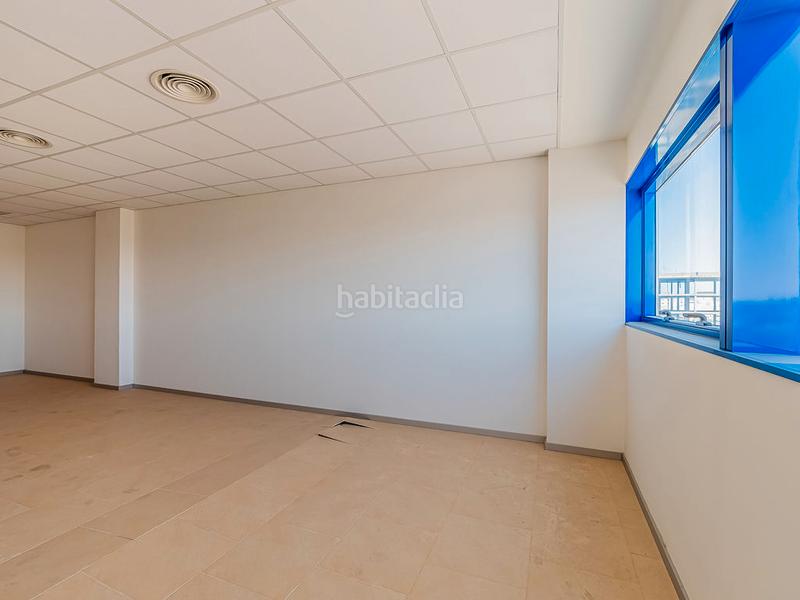 Foto 1a1ff9ca-21d7-4e4a-a571-30d02c15cea6. Bureau avec parking dans Torreblanca Sevilla