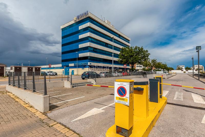 Foto 228a88c1-2368-4f8c-9453-b499a11234c2. Bureau avec parking dans Torreblanca Sevilla