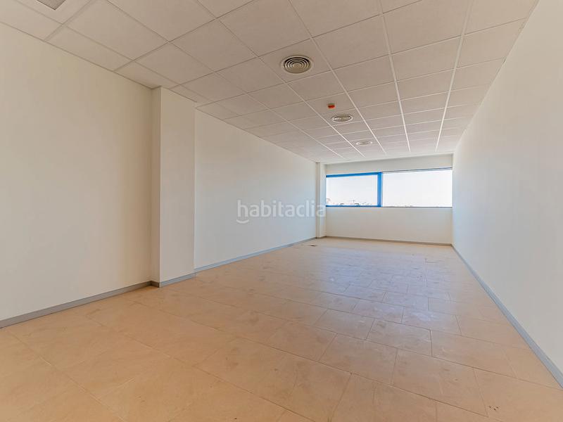 Foto 76b779bb-b3a7-4b8e-9d0c-659bc5191ddd. Bureau avec parking dans Torreblanca Sevilla