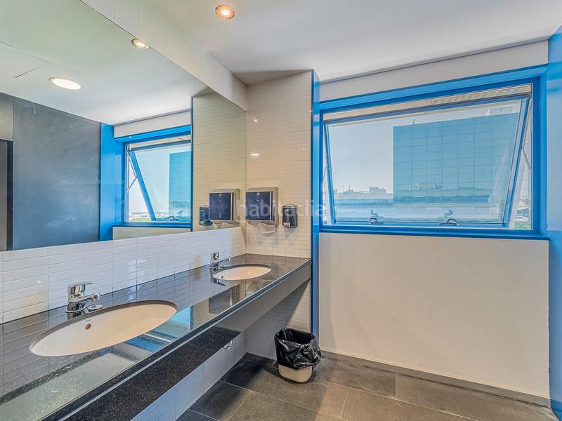 Foto b74f9cec-ee47-4c6f-80c7-99a0f5c0b2ab. Bureau avec parking dans Torreblanca Sevilla