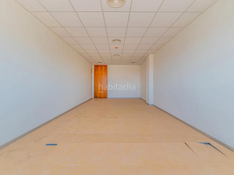 Foto f7949024-cd3d-484b-9e8a-c4f05d0409e1. Bureau avec parking dans Torreblanca Sevilla
