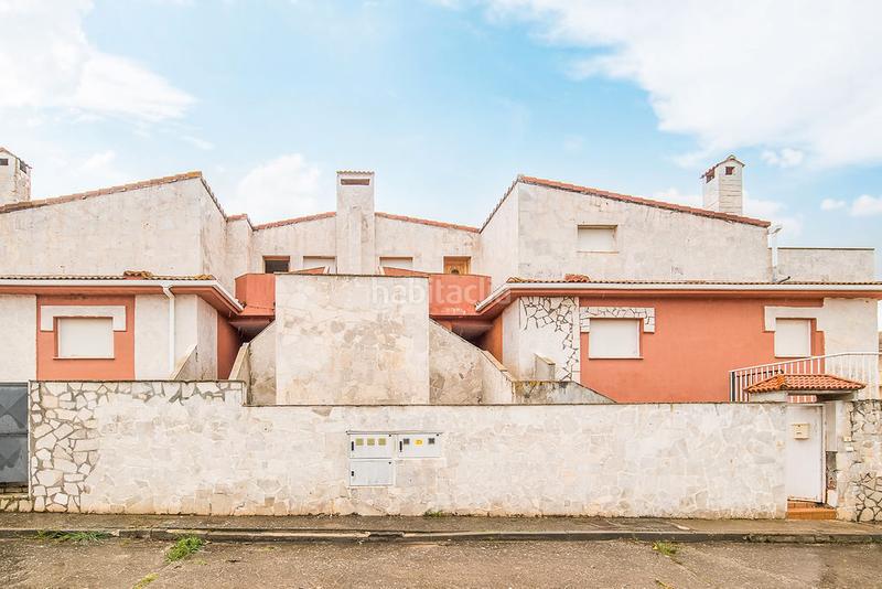 Foto ea8d7aea-862c-423f-a5ae-771d4f50e757. Casa pareada solvia inmobiliaria chalet adosado en Fresno de la Fuente