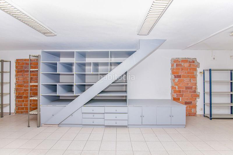 Foto 6ba2d5d8-6b9e-4896-b2ae-fb30ca9656f4. Oficina a Olot