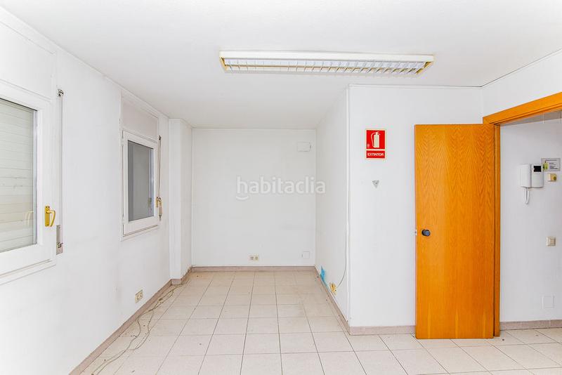 Foto ce783ed6-910a-4ae3-8c34-0ee85c31389c. Oficina a Olot