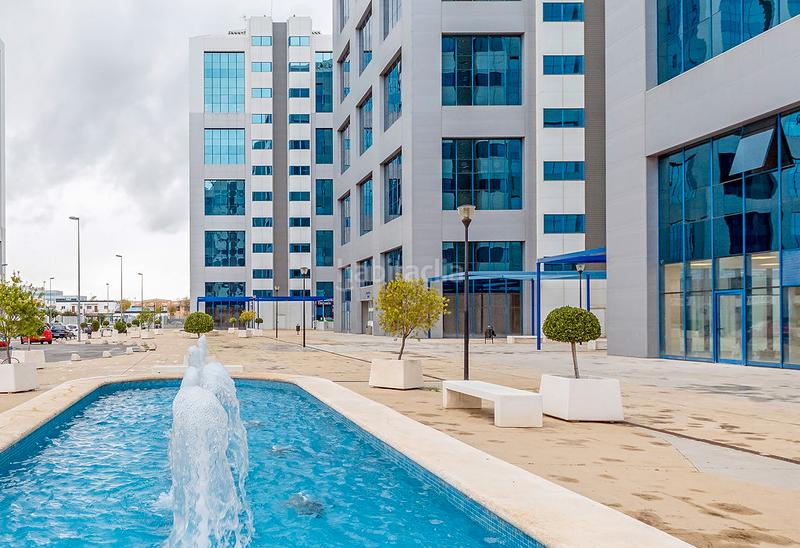 Foto e0891ccf-12b9-44e1-9b9c-545a79b88534. Oficina a San Jerónimo - La Bachillera Sevilla