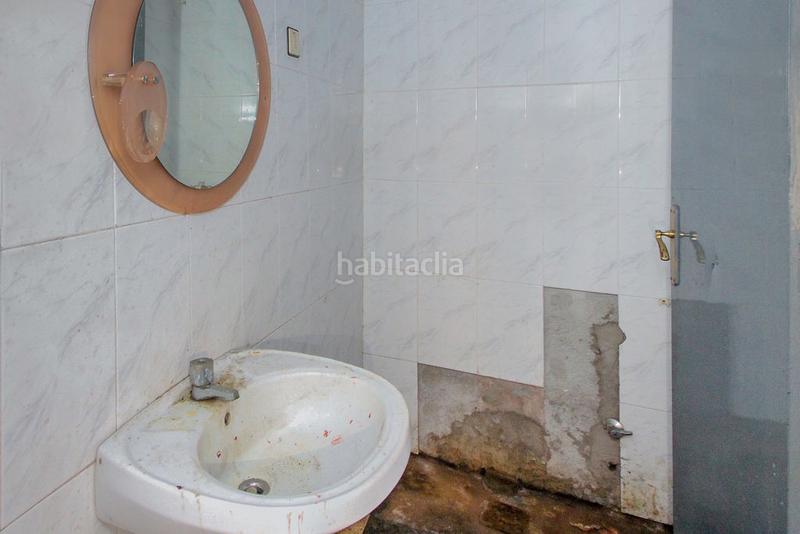 Foto 2c4a4565-fbf7-4dc6-a9dd-08a8644c77af. Local comercial a Fondo Santa Coloma de Gramenet