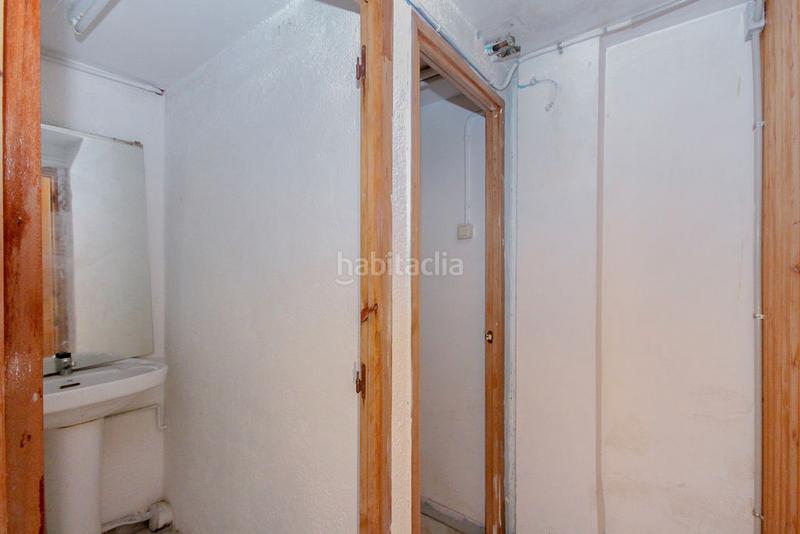 Foto 6eb0434b-c135-42ea-b80e-6a9ae9ca1688. Local comercial a Fondo Santa Coloma de Gramenet