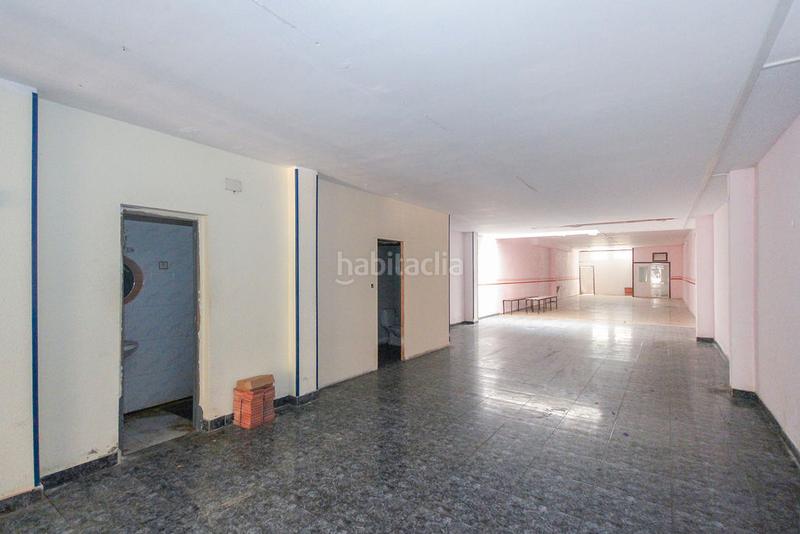 Foto b3234383-6df5-4dba-b0e1-b576f23ef62e. Local comercial a Fondo Santa Coloma de Gramenet