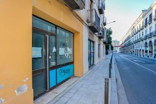 Local Comercial  Av de les voltes. Solvia inmobiliaria  locales bisbal dempordà la