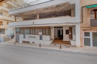 Local commercial  C/ d´en bordils. Solvia inmobiliaria  locales manacor