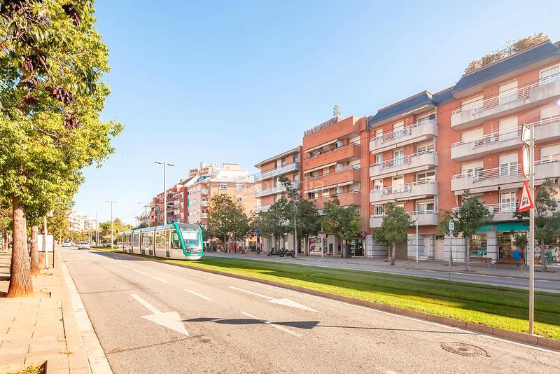 Foto f0ceda2a-749b-4060-b881-a5687bed9400. Locale commerciale in La Plana Esplugues de Llobregat