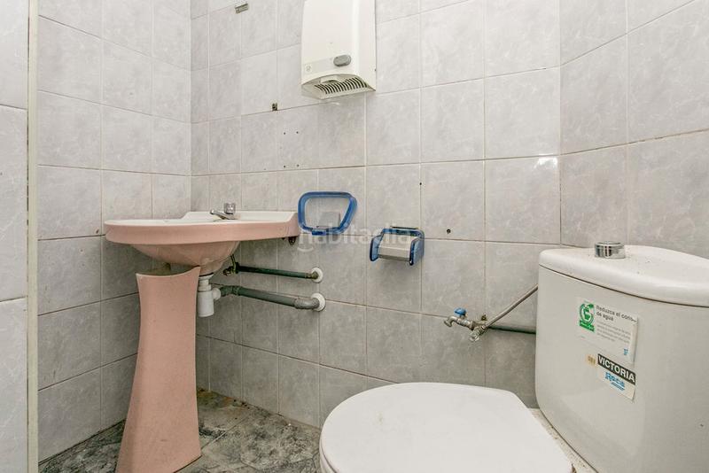 Foto e3fed0fe-7322-4d43-9706-fb8c68a32d98. Locale commerciale in Can Palet Terrassa