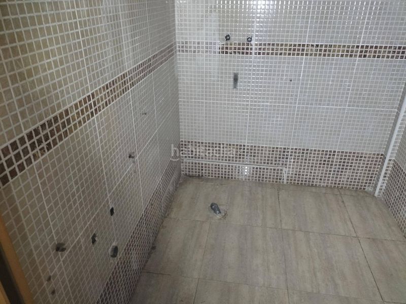 Foto 217f3cbd-7a64-40c4-ab82-54fba98680d0. Pis amb aparcament a Águilas