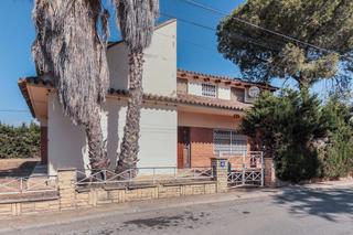 Xalet  C/ garbi. Solvia inmobiliaria  chalet independiente llorenç del penedès