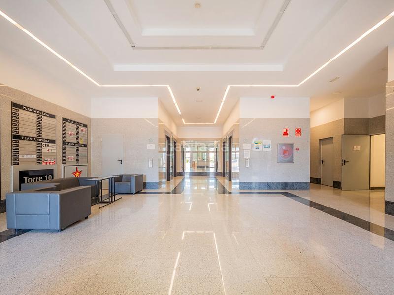 Foto 668f3266-efaa-43fa-8c68-b6fe86303340. Oficina a San Jerónimo - La Bachillera Sevilla