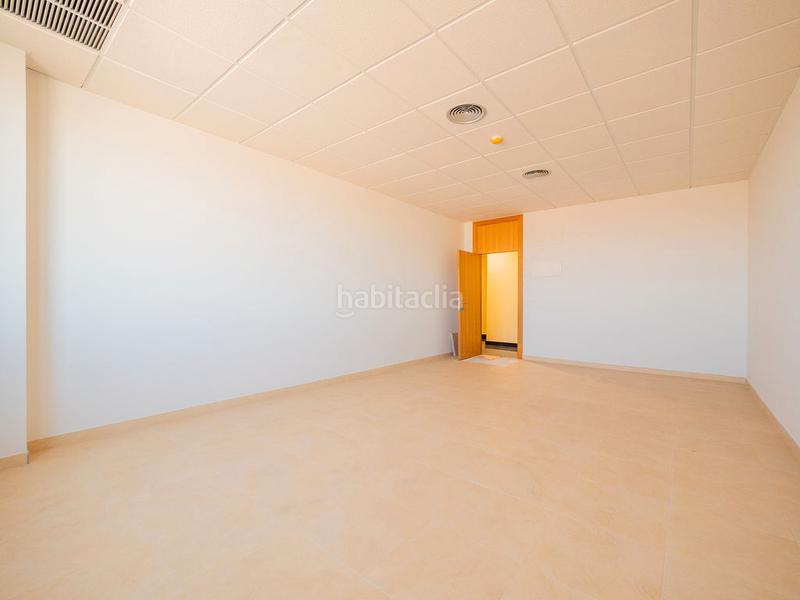 Foto fce076ab-2505-4a66-ad0b-efe7792e35cd. Oficina a San Jerónimo - La Bachillera Sevilla