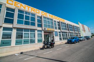 Local commercial  C/ castillo de carabaca. Solvia inmobiliaria  locales lorquí