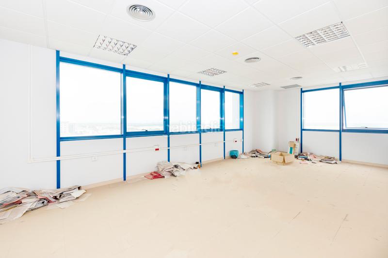 Foto 18505afc-1bd5-4511-bf37-7641f0bac986. Office space in San Jerónimo - La Bachillera Sevilla