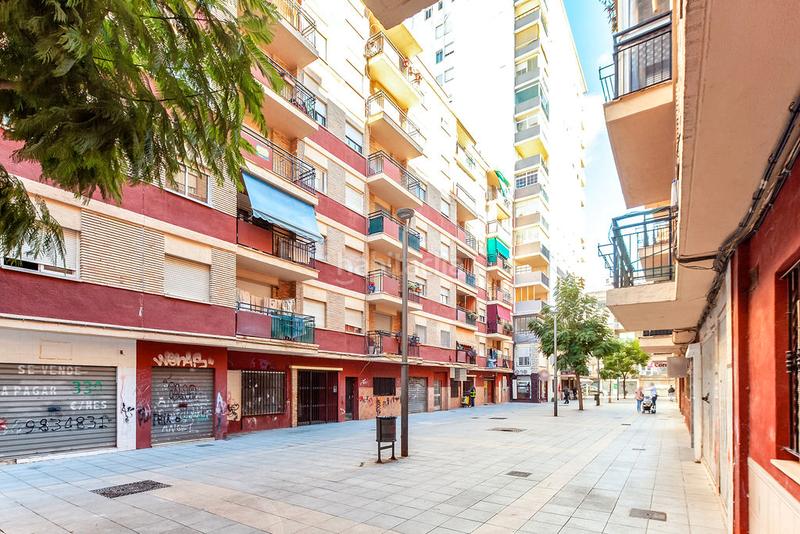 Foto f16ff854-499e-4bfb-a6e0-17200aba9758. Locale commerciale in Plaza Elíptica - República Argentina Gandia