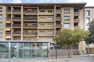 Local Comercial  Av, francesc macià. Solvia inmobiliaria  locales manresa